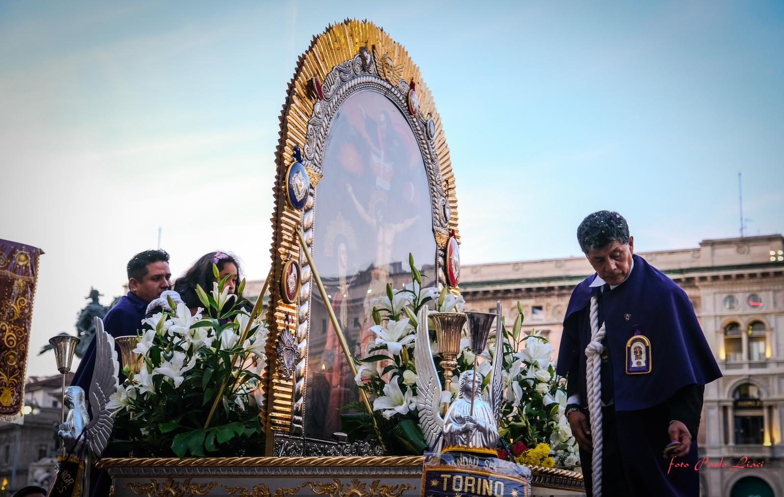 L'immagine sacra contro il cielo