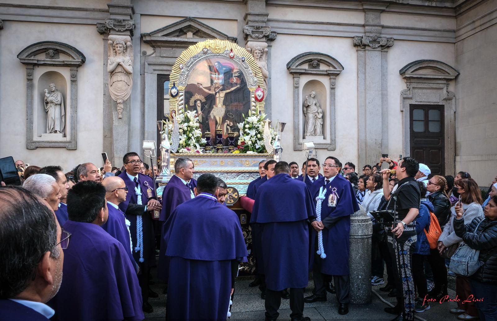 Sotto il portico, prima della benedizione